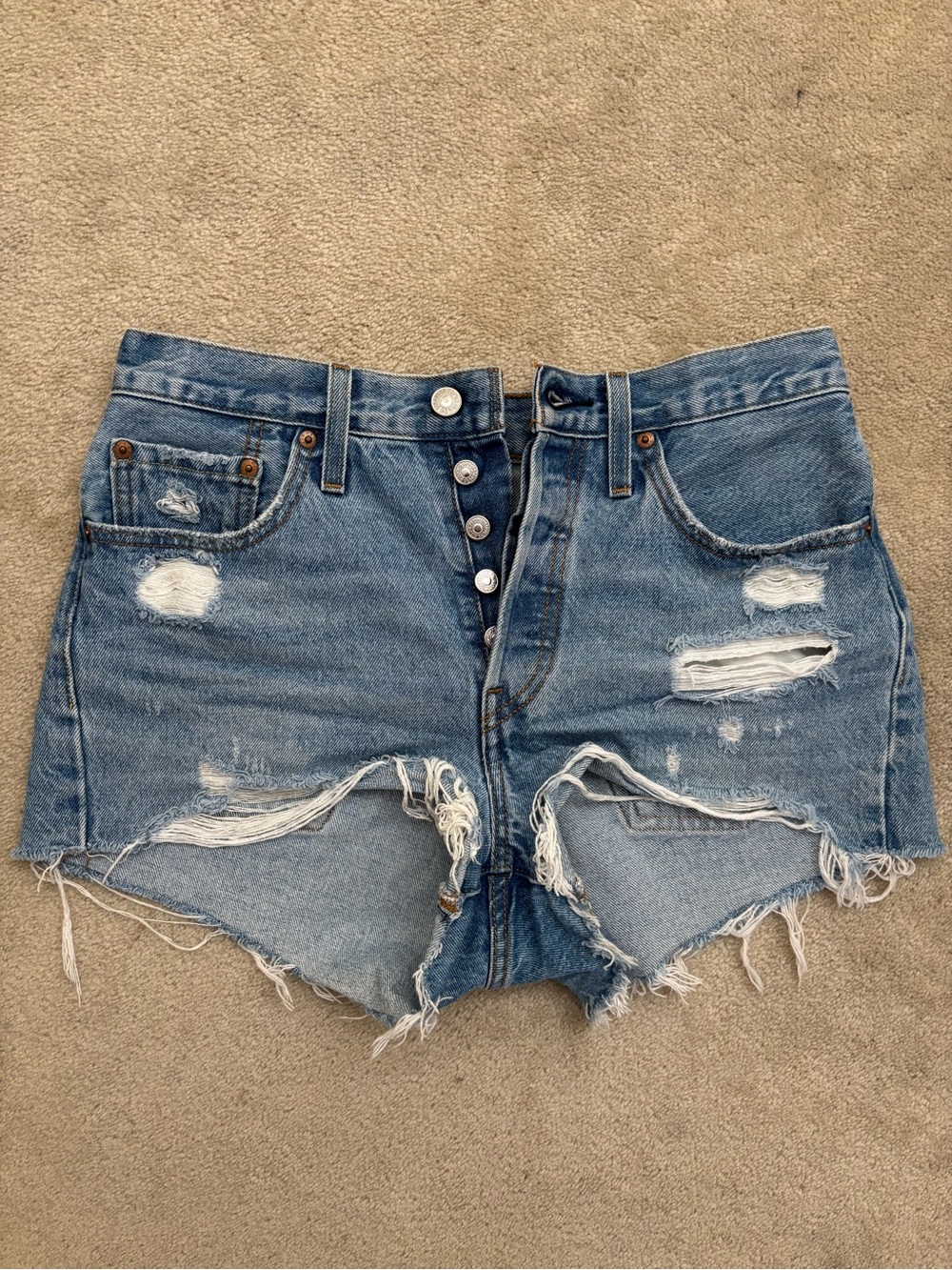 Women’s Levi’s 501 shorts, size 27